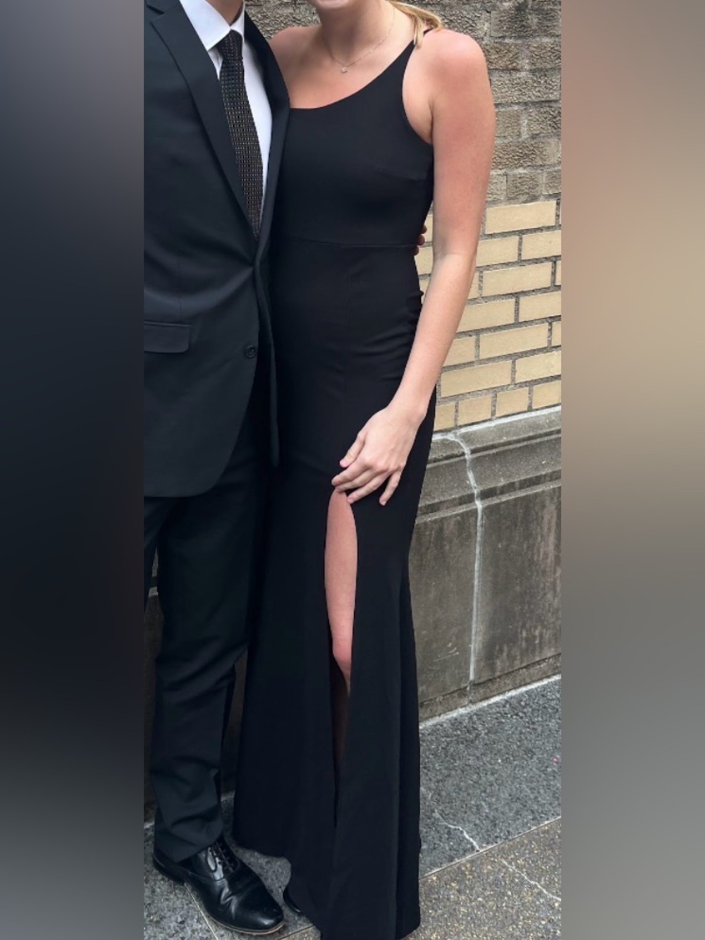 Windsor Elegant Black One-Shoulder Evening Dress with Front Slit